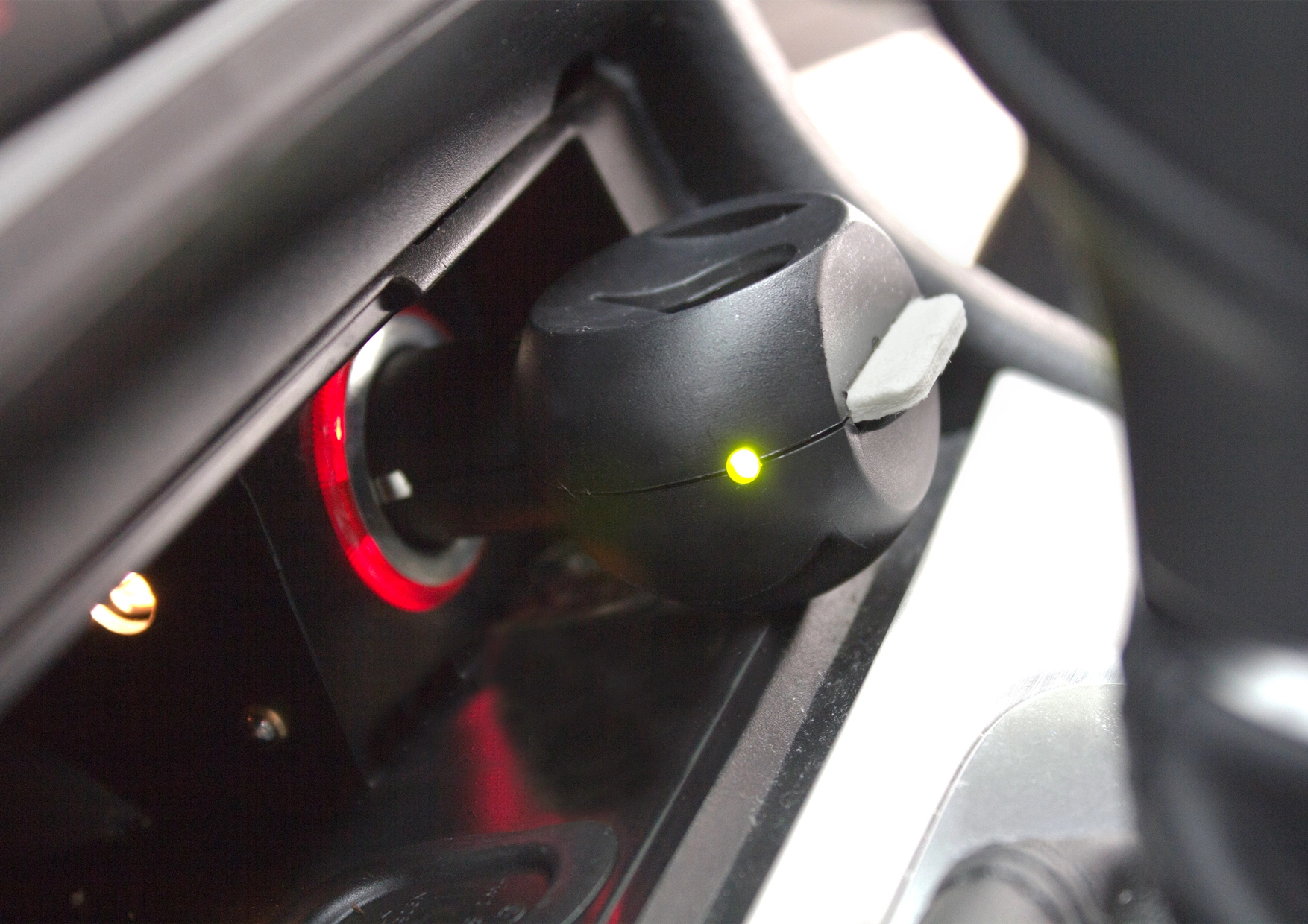 Car Scenter Step 03 - Plug the car scenter into the car cigarette lighter outlet.